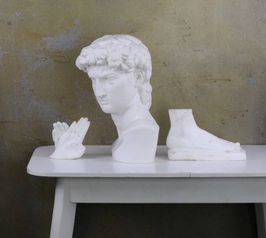  Masadaki Davut 'un kafasının heykeli.