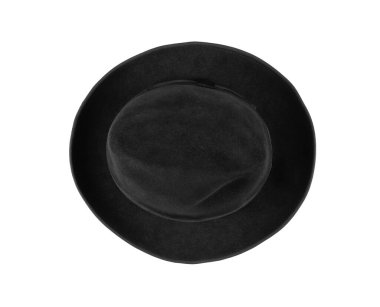 Beyaz arkaplanda izole edilmiş siyah klasik şapka