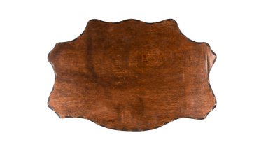 Duvarda tahta tabela var.