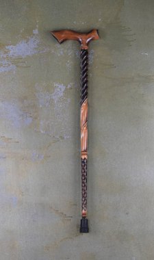 Eski arka planda klasik yürüyüş bastonu