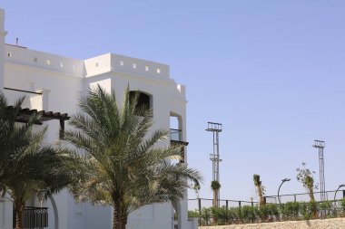 Yazlık oteldeki modern tatil yeri.