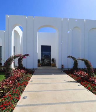 Yazlık oteldeki modern tatil yeri.