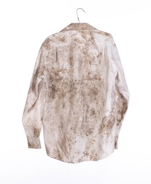 Lekeli beyaz gömlek beyaz arkaplanda izole