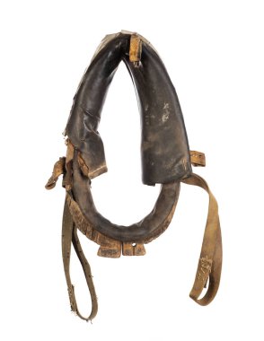 Beyaz arka planda izole edilmiş at için tahta boyunduruk