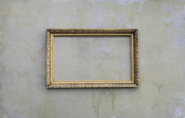 Eski bir beton duvardaki klasik resim çerçeveleri