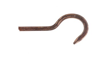  Paslı demir kanca beyaz arkaplanda izole edildi