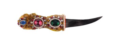  Beyaz arka planda izole edilmiş mücevher Arap hançerleri