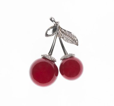  Mücevher broşu beyaz arkaplanda izole edilmiş.