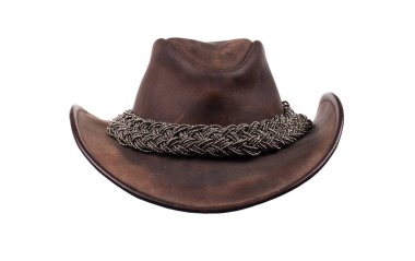 Beyaz arka planda izole edilmiş eski kahverengi kovboy şapkası.