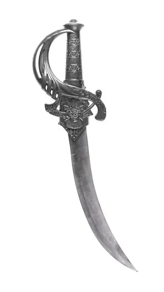 Beyaz arkaplanda izole edilmiş kısa korsan kılıcı