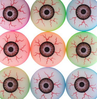 Beyaz arka planda izole edilmiş korkunç cadılar bayramı gözleri.