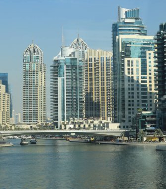 Birleşik Arap Emirlikleri, Dubai, 20 Kasım 2024: Dubai 'deki yüksek binaların manzarası