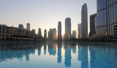 Birleşik Arap Emirlikleri, Dubai, 20 Kasım 2024: Dubai 'deki yüksek binaların manzarası