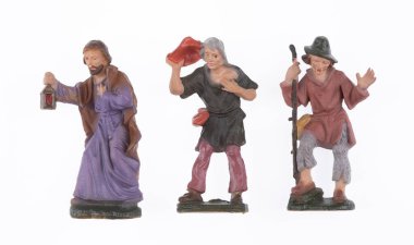 Beyaz arka planda izole edilmiş oyuncak biblo ortaçağ insanları