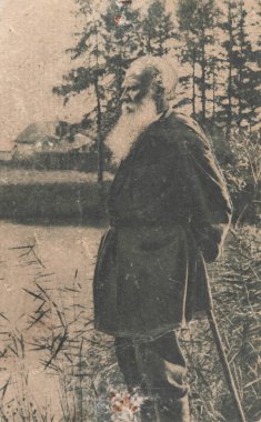 Kazakistan, Almaty, 02.02.2025: Yaşlı bir adamın eski bir stüdyo fotoğrafı