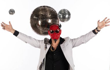 Diskodaki canavar DJ.