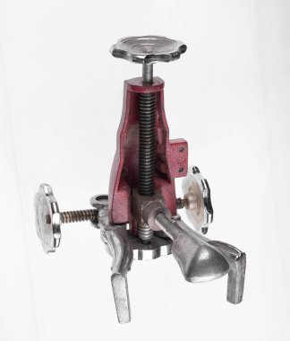 Ayakkabıları beyaz arkaplanda izole etmek için makine tuşu