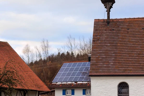 Fotovoltaický Systém Střeše Farmy Gaishausu Ravensburgu Badenu Wrtembersku Zamračeného Zimního — Stock fotografie