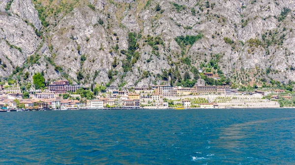 Italy Limone Sul Garda 2022 View Ship Lake Side Town — Foto Stock