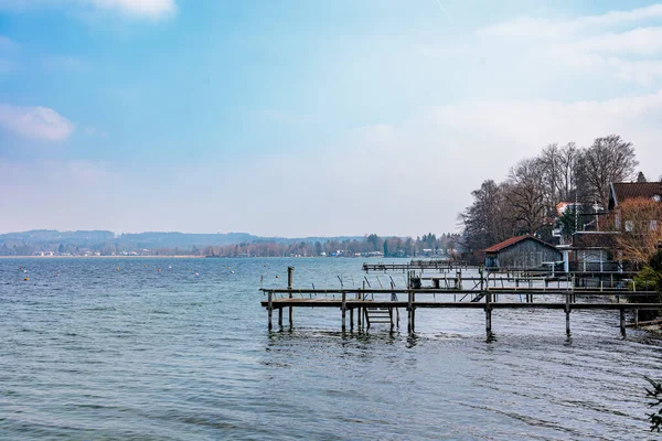 Bootshäuser Und Bootsanleger Seeshaupt Bayern Starnberger See Einem Leicht Bewölkten — Stockfoto