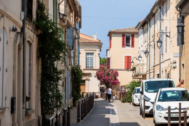 Camarque 'ın tarihi şehir duvarı ve eski Aigues-Mortes kasabası
