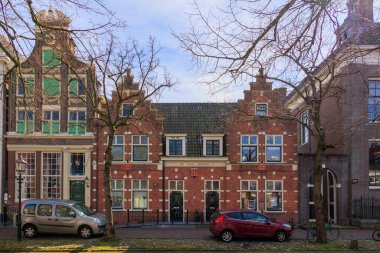 Hollanda 'nın Edam kasabasında, 1726 tarihli bir tuğla evin sonu 27 Mart 2024