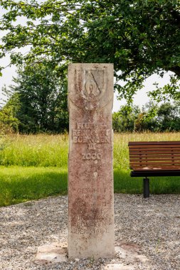 2000 yılında Almanya, Bobingen 'de arazi konsolidasyonu için anıt taşı, 20.6.2024