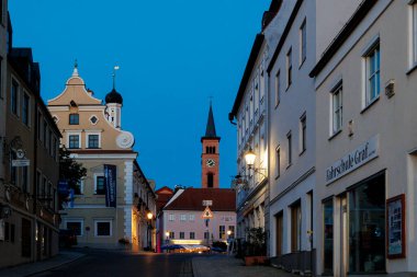 Akşam Friedberger Berg 'den Marienplatz' a kadar arka planda Jakobus major, Almanya, Friedberg, 7.9.2024