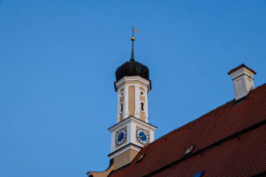 Augsburg yakınlarındaki Friedberg belediye binasındaki kule.