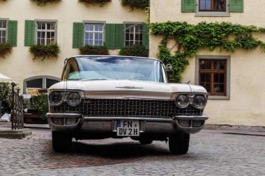 Cadillac Deville 1960 yılında Almanya 'nın Meersburg şehrinde inşa edildi, 27.9.2024