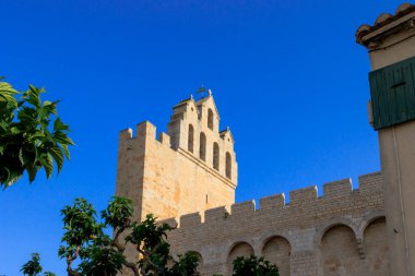 Fransa 'daki Notre-Dame-de-la-Mer Kilisesi' nin asırlık Roma mabedi Les saintes maries de la mer