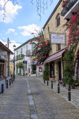 Kıbrıs Rum Kesimi, Yunanistan, Lefkara adasındaki Lefkara eski kasabasında Noel süslenmiş caddeler, 19.11.2024