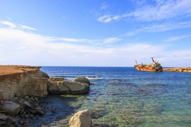 Paslı Batık Edro III Kıbrıs Rum Kesimi 'nin Rocky Sahili' nde mahsur kaldı
