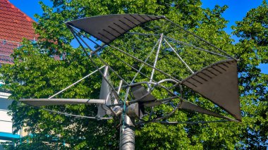 Fliegerbrunnen çeşme heykeli Almanya, Augsburg, 11 Mayıs 2025