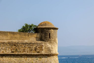 Ajaccio kalesinin tarihi gözlem kulesi deniz manzaralı Fransa, Korsika, Ajaccio, 13 Haziran 2025