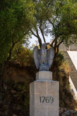 1769 tarihli taş kartal heykeli Casone anıtı Fransa, Korsika, Ajaccio, 13 Haziran 2025