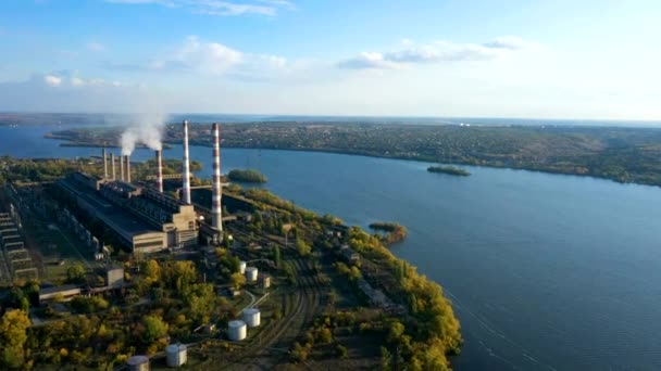 Letecký Pohled Průmyslovou Elektrárnu Kouřem — Stock video