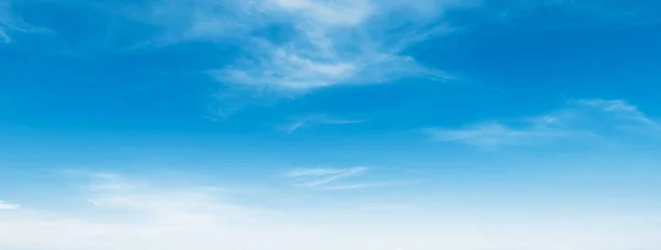 Blauer Himmel Mit Weißer Wolkenlandschaft Hintergrund lizenzfreie Stockbilder