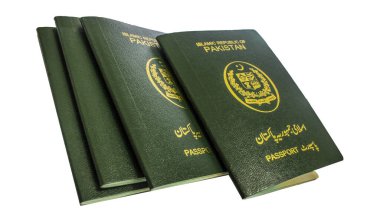 Beyaz Geçmişli dört Pakistan pasaportu.