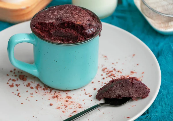Quick Homemade Chocolate Microwave Mug Brownie Ready Eat Chocolate Biscuit — Stock Photo, Image