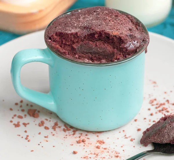 Quick Homemade Chocolate Microwave Mug Brownie Ready Eat Chocolate Biscuit — Stock Photo, Image