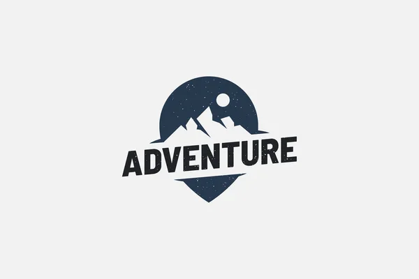 Adventure Map Logo Mit Einer Kombination Aus Berg Und Stecknadel — Stockvektor
