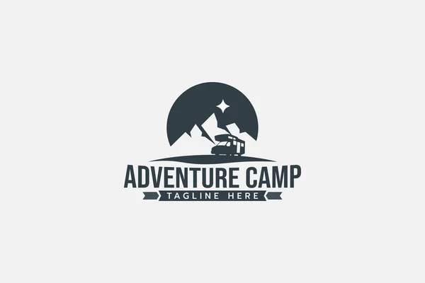 探险营的标志 结合了野营车 高山和北极星的任何业务 — 图库矢量图片