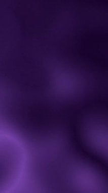 Güneş okyanusun üzerinde batıyor, kayalık kıyı şeridine sıcak bir parıltı saçıyor.