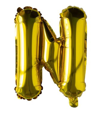 Üzerinde N harfi olan altın folyo bir balon. Balon büyük ve parlak bir görünüşü var.