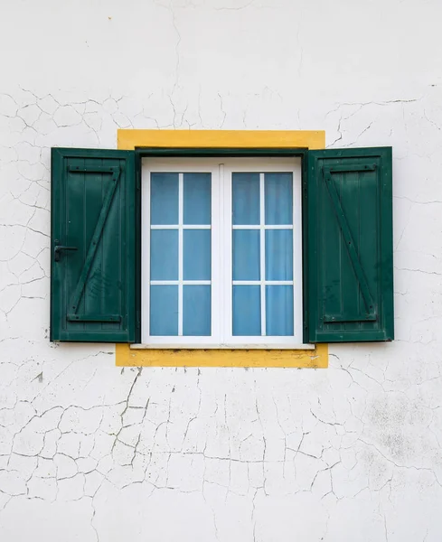 Façade Typique Colorée Lumineuse Portugal Avec Belle Fenêtre Bois Vert — Photo