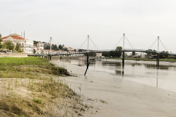 Portekiz Deki Sado Nehri Üzerinde Sal Köprüsü Kurun — Stok fotoğraf