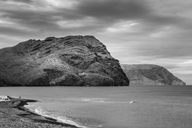 Sabah Las Negras sahilinde, Cabo de Gata, Almeria, İspanya