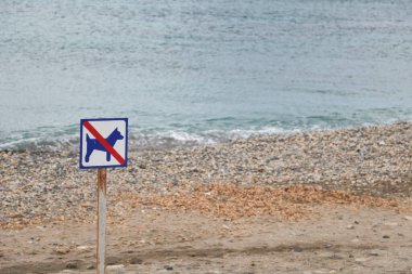 No dogs sign on Las Negras beach on a cloudy day