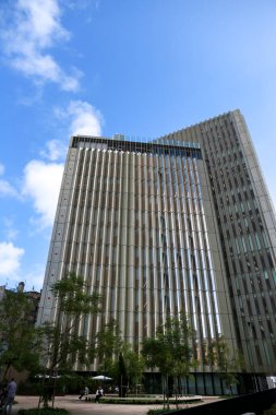 Lizbon, Portekiz- 21 Ekim 2022: Lizbon 'daki Sheraton Oteli' nin modern cephesi ve yapısı